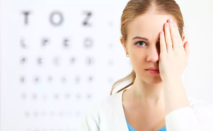 Почему цветные линзы могут лишить человека зрения?